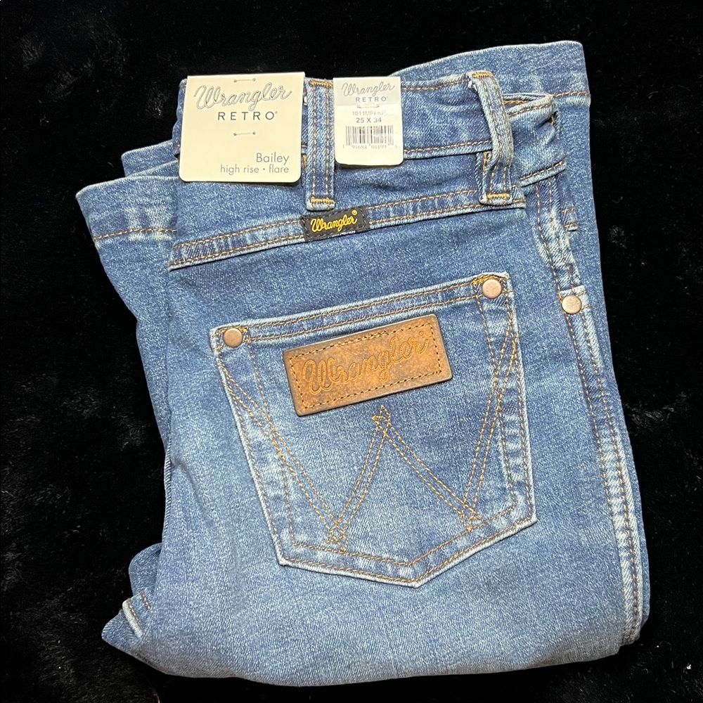 Wrangler Bailey High Rise Flares - Picture 2 of 8